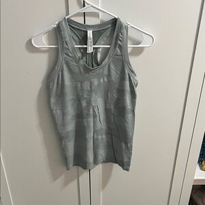 ATHLETA TANK IN GREAT CONDITION